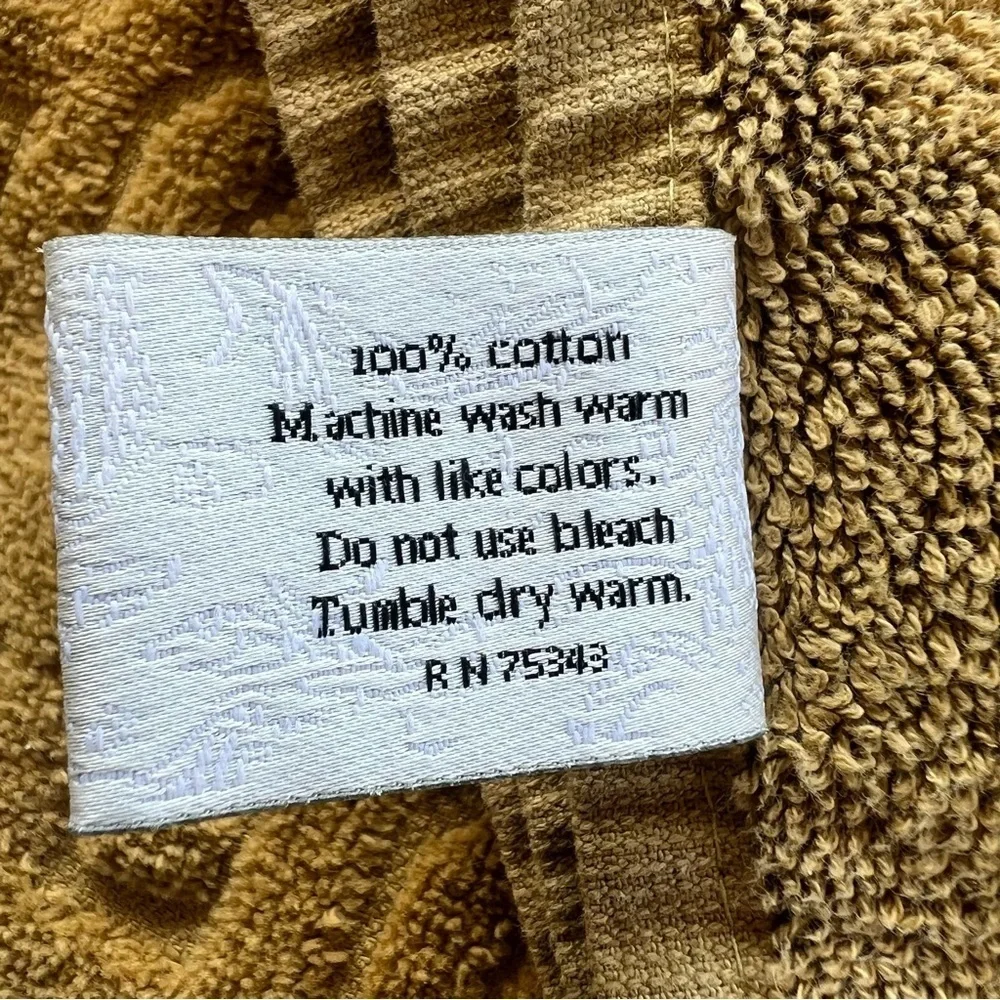 Y2K Wellesley Manor Geometric Sculpted Bath Towel Gold Green MCM Vibes Brazil
